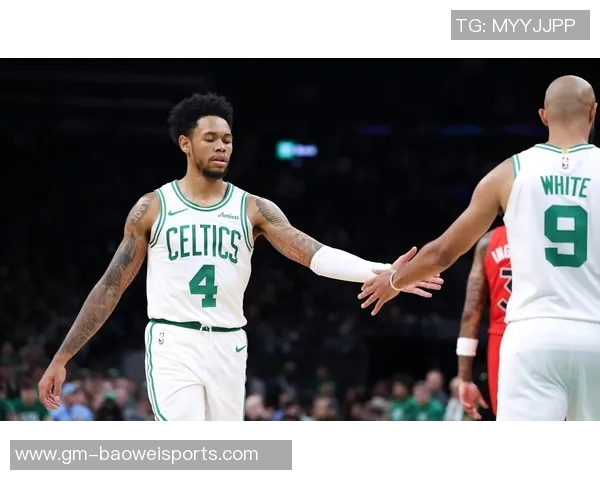 安芬尼西蒙斯谈与马祖拉的默契建立过程及其对球队磨合的积极影响